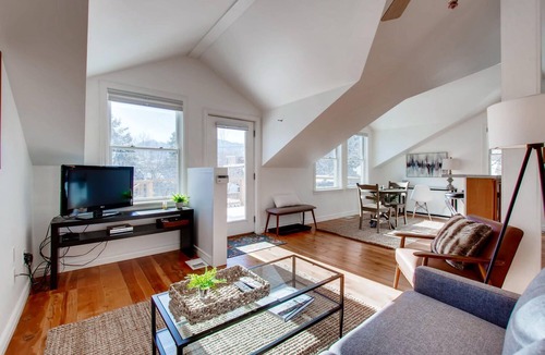 Old North Boulder House | Private Central Boulder Guest House w/Deck & Flatiron Views - 3 min to Pearl St