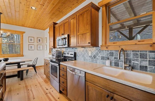 Seven Devils Cabin | Private Community~5 Bedrooms~Loaded~Amazing Mountain View’s-Jacuzzi-Game Room