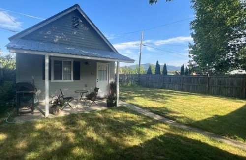 Sandpoint House | Private cottage house with great location in town!