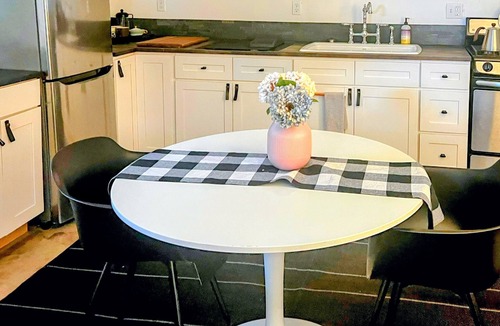 Cedar Hills Apartment | Private Cozy Garden Studio Retreat - Near Downtown, Gardens & Forest Park