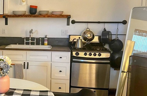 Cedar Hills Apartment | Private Cozy Garden Studio Retreat - Near Downtown, Gardens & Forest Park
