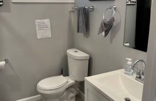 Capitol View Apartment | Private DC Studio + 2 Blocks to Metro + Free Parking