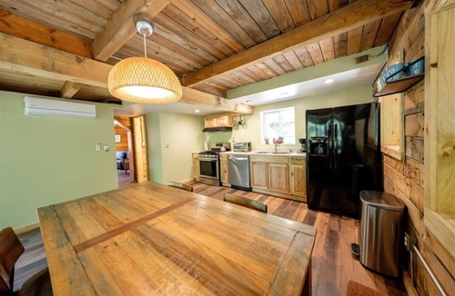 Stanton Cabin | Private Forest Getaway: 3-BR w/Hot Tub