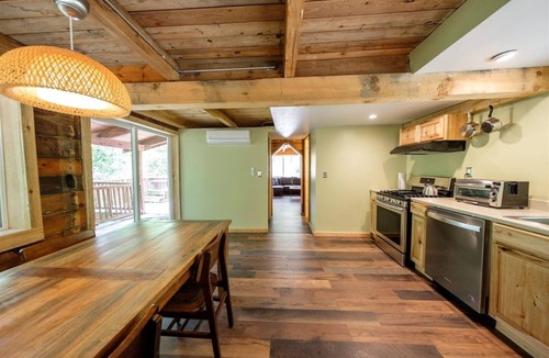 Stanton Cabin | Private Forest Getaway: 3-BR w/Hot Tub