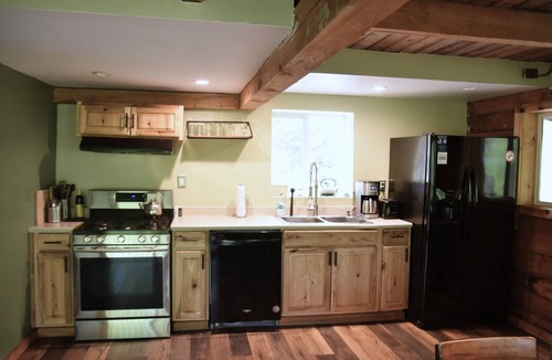 Stanton Cabin | Private Forest Getaway: 3-BR w/Hot Tub