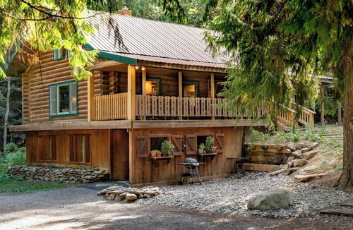 Blanchard Cabin | Private Forest Two-Cabin Retreat Near Silverwood Theme Park - Sleeps 15