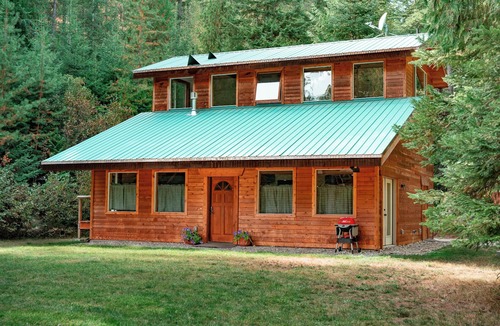 Blanchard Cabin | Private Forest Two-Cabin Retreat Near Silverwood Theme Park - Sleeps 15