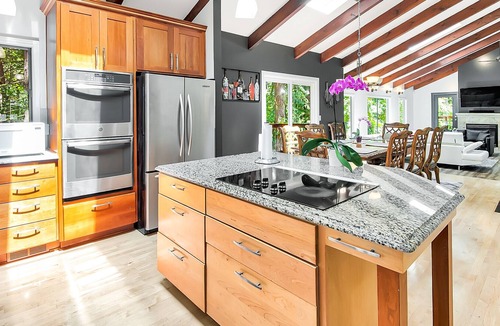 Beaverton House | Private Forested Retreat in the middle of Beaverton