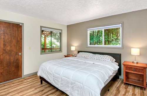 Beaverton House | Private Forested Retreat in the middle of Beaverton