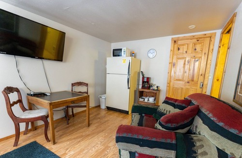 Crescent House | Private guest suite in the mountains