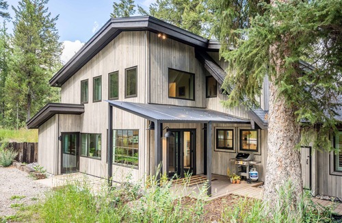 Indian Paintbrush House | Private home in Indian Paintbrush neighborhood direct view of Sleeping Indian