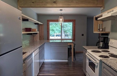 Chattanooga House | Private Home & Yard ~ Hiking, Creek & River Nearby!