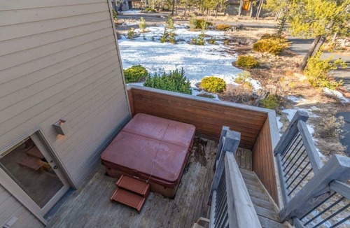 Sunriver House | Private hot tub, balcony, recently renovated bathr