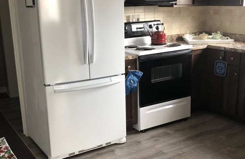 Lewiston Apartment | Private Hot Tub, Executive Suite, & Deluxe Summer Camper For 6 -10 Guests