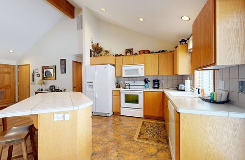 Overlook Park House | Private Hot Tub, Large Backyard, SHARC Passes, EV Charger
