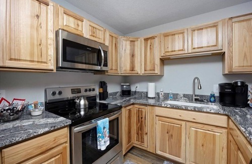Twin Falls House | Private Hot Tub Remodeled Peaceful Hideaway