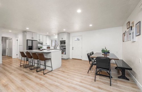 Lakeview House | Private Indoor Pool/HT - Sleeps 16 - Game Room