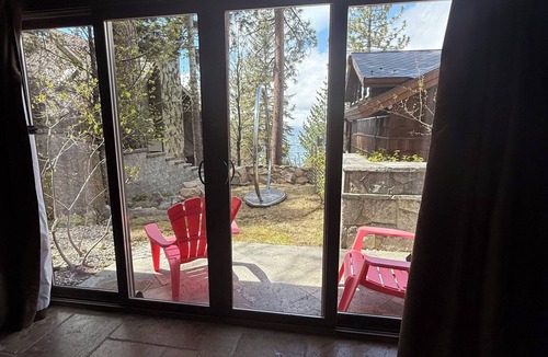 Lincoln Park Cottage | Private Lake Access 1-bedroom cottage in charming Glenbrook perfect for getaway