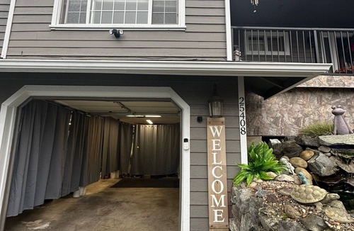 Graham House | Private Lower Level 1 Bed. HotTub,Sauna,Gym