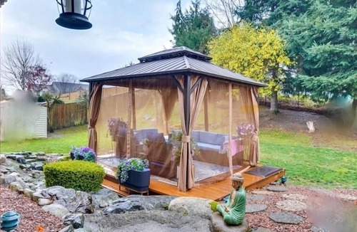 Graham House | Private Lower Level 1 Bed. HotTub,Sauna,Gym