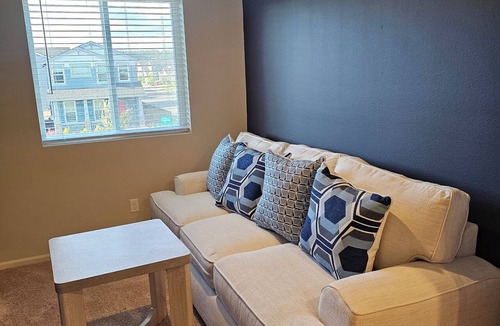 North Plains House | Private Master Suite Near Intel & Hillsboro & Portland