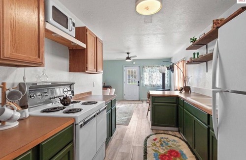 Coeur d'Alene House | Private North Idaho Guest House w/Pickleball and Views