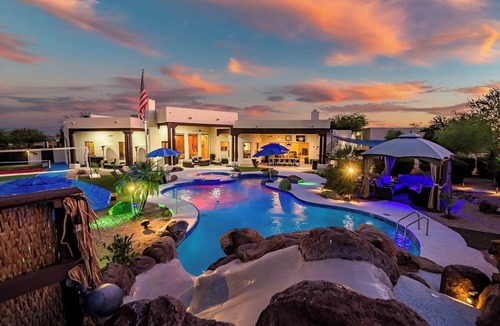 Desert View House | Private Oasis, Pickleball, Sand Volleyball, Sleeps 24