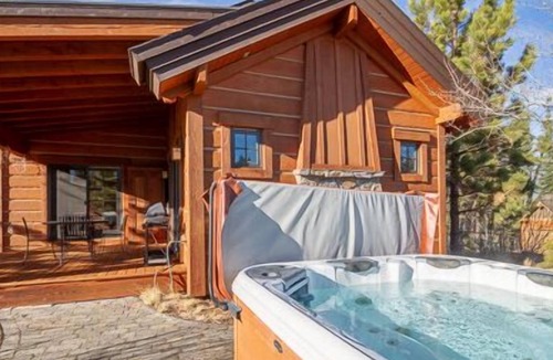 Tamarack Resort Cottage | Private Patio & Hot Tub | Elegant Interior Wood Trim | Master Bath w/ Walk-In Shower & Jetted Tub