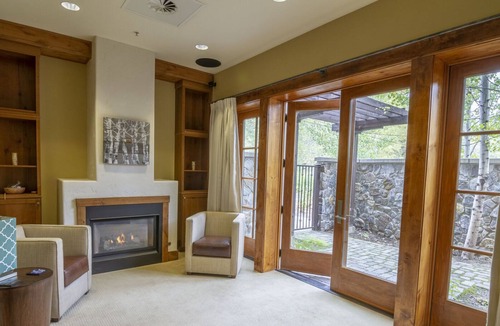 Tamarack Resort Cottage | Private Patio & Hot Tub | Elegant Interior Wood Trim | Master Bath w/ Walk-In Shower & Jetted Tub