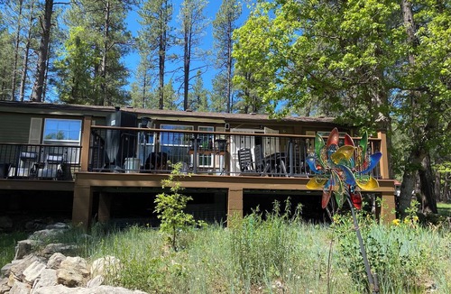 Payson House | Private Peaceful Cabin - 3 Bd 2 Ba home - Private Deck, Jacuzzi, Pets Welcome!