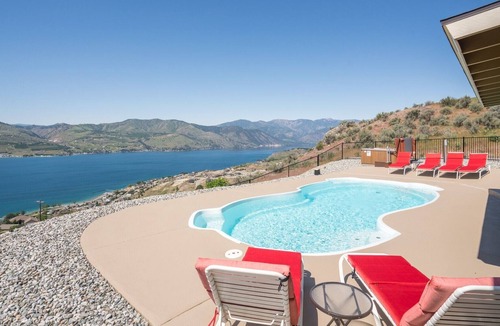 Chelan House | Private pool and hot tub with amazing views! Pet friendly