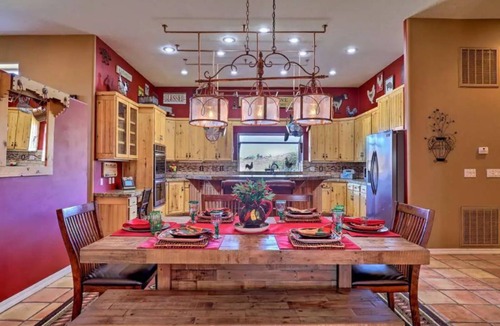 Hurricane House | Private Pool-King bed-3 acres- Billiards-RV Parking-Mountain Views-Near Zion