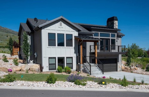 Wolf Creek House | Private Powder Mtn B2 | Desk| Hot Tub| Ski Retreat