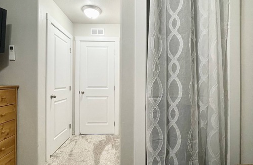 Medford House | Private Queen Room w/Bathroom
