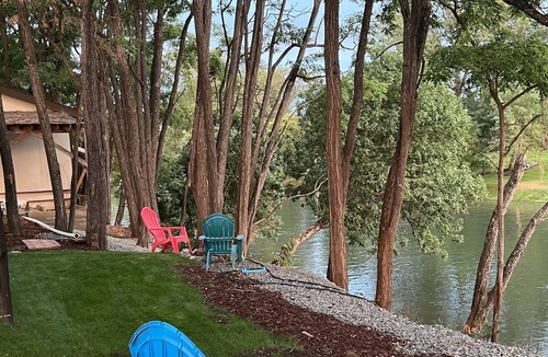 Grants Pass House | Private River Farms! 60 acres all for yourself! Just feet from the Rogue River