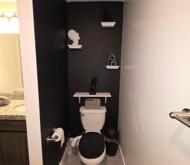 Eagle Mountain House | Private room and bathroom from 5 min to META