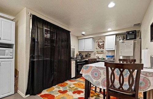 Altamont House | Private Room at home with year round pool and hot tub