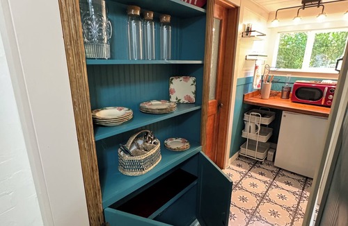 Jacksonville Apartment | Private suite in Historic Jacksonville's I930's Log home. Pet friendly.