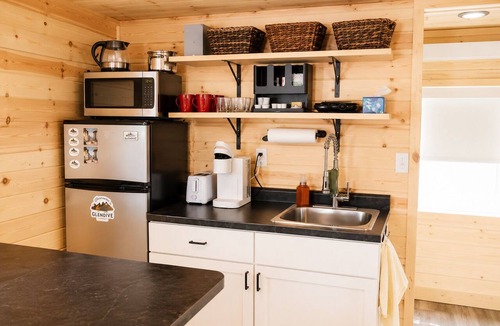 Glendive House | Private Tiny Cabin in Glendive Near Makoshika Park - Free Parking & WiFi