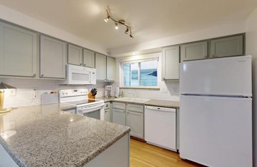 Southeast Boise House | Private Townhome - Mountain Views & 2 Baths