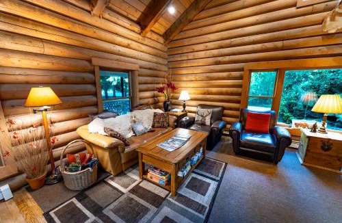 Blanchard House | Private Two-Cabin Retreat Near Silverwood Theme Park - Sleeps 15