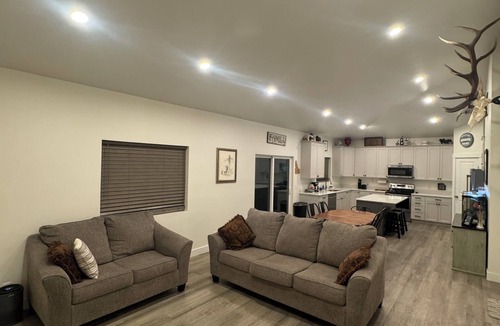 Burley House | Private Western Up Fit With Hot Tub & EV Charging
