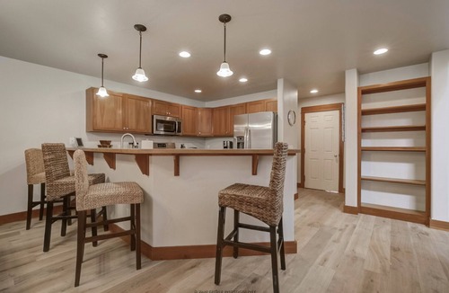 Valley West House | Prof. Decorated 3BR Townhouse