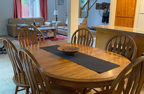 Mount Shasta House | PROMO 10% WEEKLY AND 15% MONTHLY DISCOUNT Mt. Shasta Cabin/Black Butte Mountain