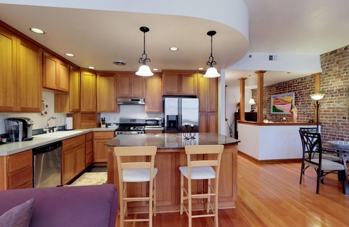 New Tacoma Condo | PROMO 15% WEEKLY/45% MONTHLY DISCOUNTnTacoma's Theater Dist. High-End Condos.