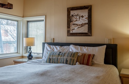 Warm Springs Condo | Prospector 154 - Just Blocks to Bald Mt Skiing and a Hot Tub for Apres Ski