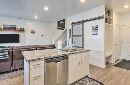 Providence House | Providence Townhome w/ Amenities ~ 4 Mi to USU!
