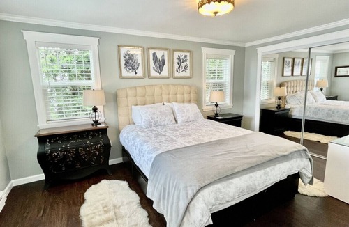 Port Ludlow House | Puget Sound Chic Romantic Cottage with Private Beach Access & Gated Entry