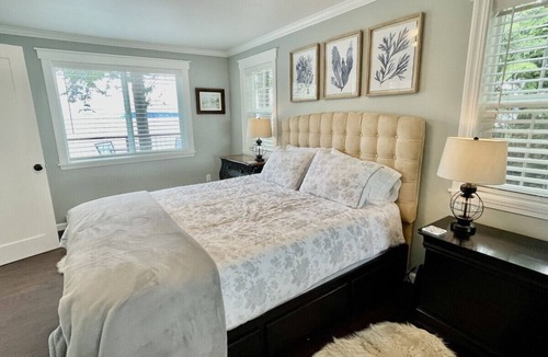 Port Ludlow House | Puget Sound Chic Romantic Cottage with Private Beach Access & Gated Entry