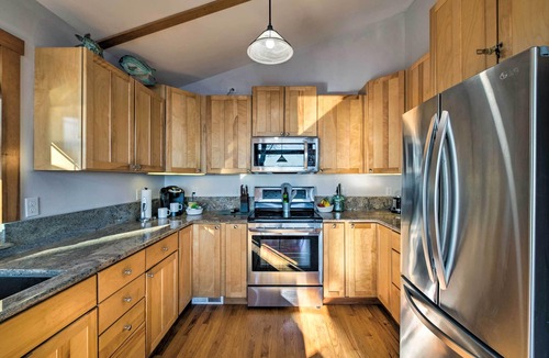 Kingston Cottage | Puget Sound Escape: Private Beach & Oversized Deck
